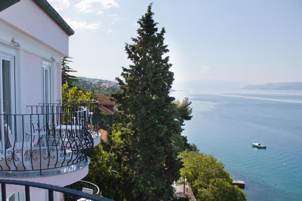 Hotel Vali Dramalj Crikvenica Buitenkant foto